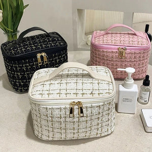 Women's Knitted Makeup Bag – Spacious Cosmetic & Travel Organiser